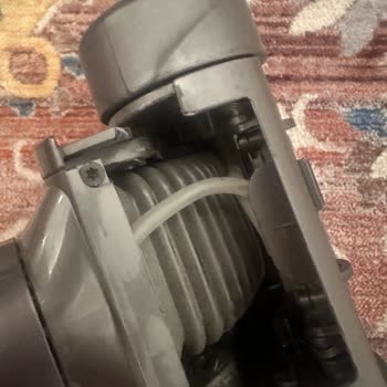 Dyson Süpürge Başlığı Sürekli Kırılıyor, Müşteri Hizmetlerinden Yanıt Alamıyorum