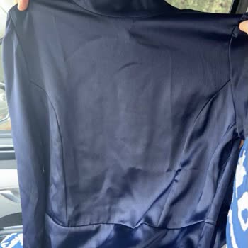 Yanlış Ve Kalitesiz Elbise, Firma İletişimsiz Ve Hesabı Kapattı