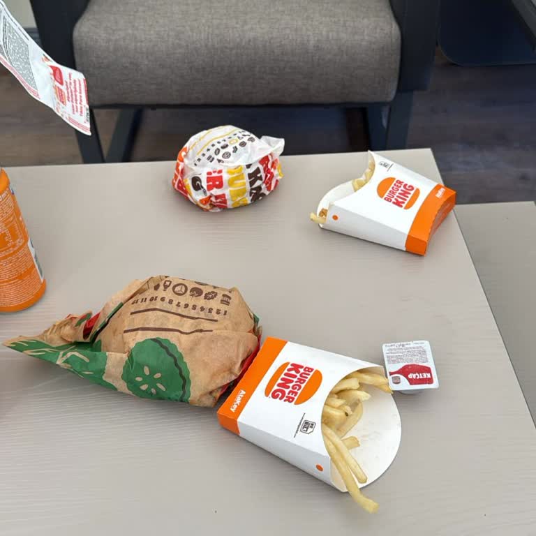 Faltan salsas y las bebidas son incorrectas en mi pedido de Burger King
