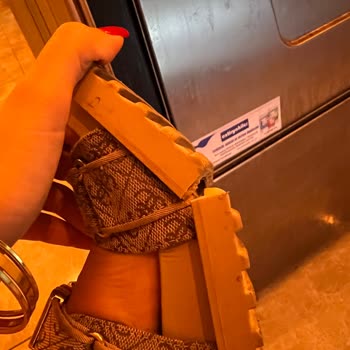 Aldığım Sandaletlerin Tabanları Kısa Sürede Kırıldı