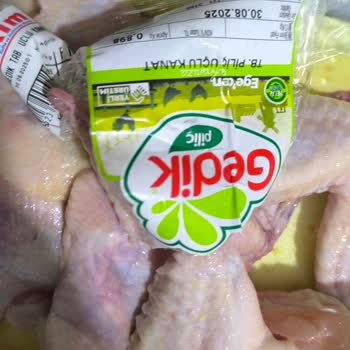 Son Kullanma Tarihi Geçmiş Tavuk Ve Sorumlu Olmayan Çalışanlar