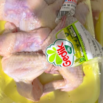 Son Kullanma Tarihi Geçmiş Tavuk Ve Sorumlu Olmayan Çalışanlar