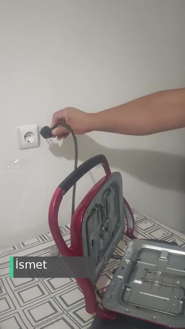 Korkmaz Tost Makinesi Sigortayı Attırıyor! videonun kapak resmi
