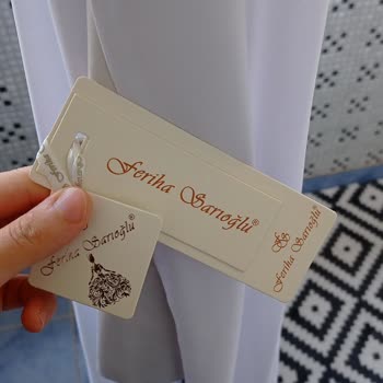 Aldığım Abiyede Lekeler Ve Dikiş Hatası, Mağduriyet Yaşadım