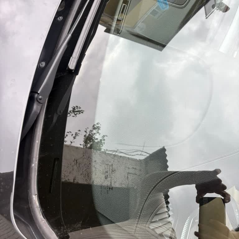 BMW 418i Ön Cam Fitilinde Ciddi Deformasyon