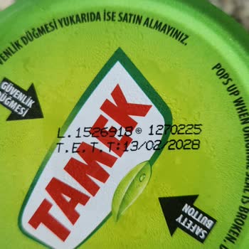 Tamek Açılmamış Garnitür Kavanozu Buzdolabında Bozuldu ve Taştı