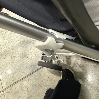 İnglesina Bebek Arabasında Taşıyıcı Sistem Kırılması Ve Parça Değişimi Talebi