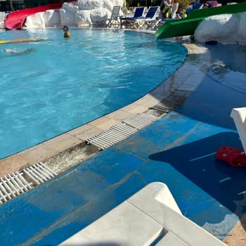 Hijyen Sorunları Ve İade Talebi: Kuşadası Risus Hotel'de Kötü Deneyim