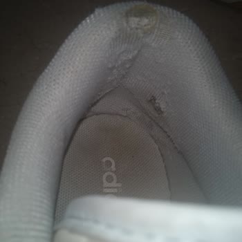 Kısa Sürede Yırtılan Ayakkabılar Ve Hayal Kırıklığı