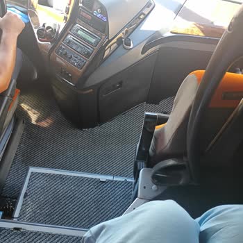 Eski Ve Konforsuz Otobüs, Şoförün Sigara İçmesi Ve Ücret İadesi Talebi