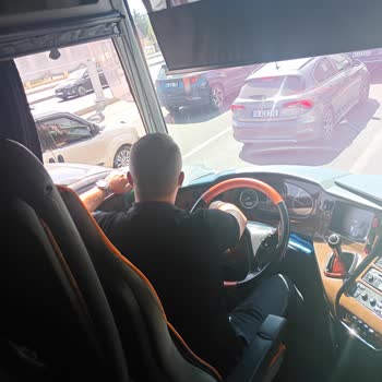 Eski Ve Konforsuz Otobüs, Şoförün Sigara İçmesi Ve Ücret İadesi Talebi