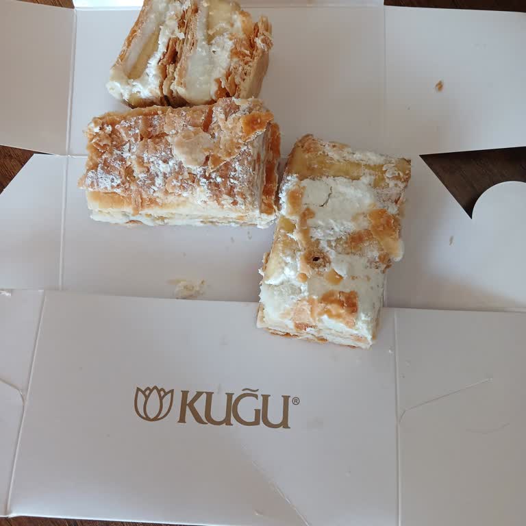 Kuğu Pastanesi'nden Bayat Pasta Satışı Ve Değişim Talebi