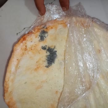 Migros Üretimli Dondurulmuş Pizzada Küf Oluşumu