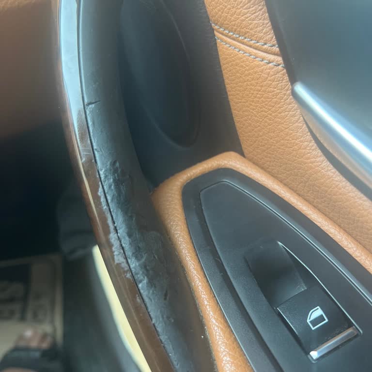 BMW 3.18 Ön Kapı Kollarında Erime Ve Yapışkanlık Sorunu