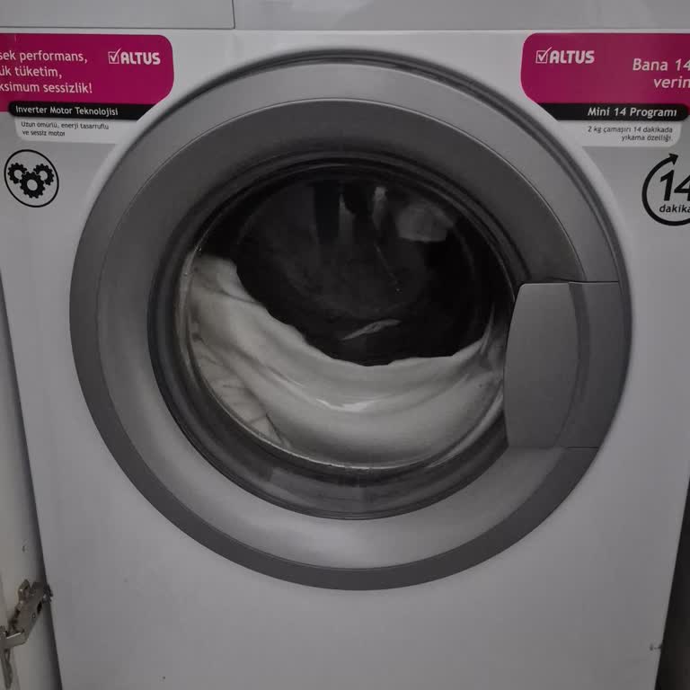 Yeni Çamaşır Makinesi Kötü Koku Ve Aşırı Sesle Kullanılamaz Durumda