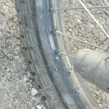 Hero Motosiklet Lastiğinde Nedensiz Çatlamalar Yaşıyorum