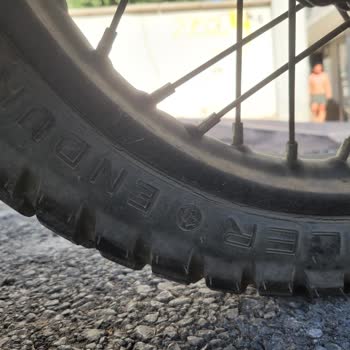 Hero Motosiklet Lastiğinde Nedensiz Çatlamalar Yaşıyorum