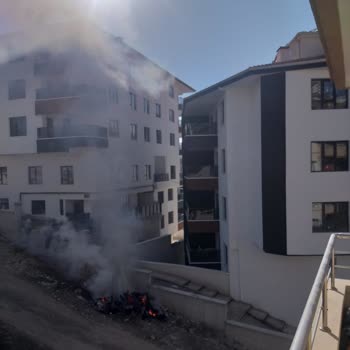 İnşaat Atıkları Sokakta Yakılıyor Belediye Denetimi Yok Sağlığımız Tehlikede
