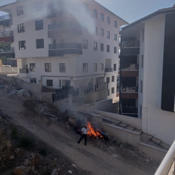 İnşaat Atıkları Sokakta Yakılıyor Belediye Denetimi Yok Sağlığımız Tehlikede