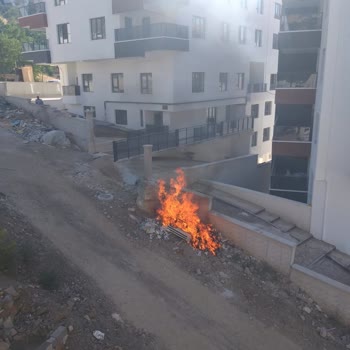 İnşaat Atıkları Sokakta Yakılıyor Belediye Denetimi Yok Sağlığımız Tehlikede