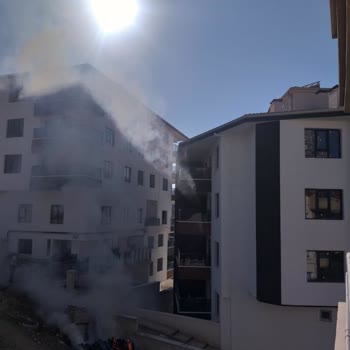 İnşaat Atıkları Sokakta Yakılıyor Belediye Denetimi Yok Sağlığımız Tehlikede