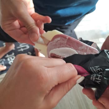 Erimiş Ve Bozulmuş Dondurma Satışı Sonrası Hayal Kırıklığı