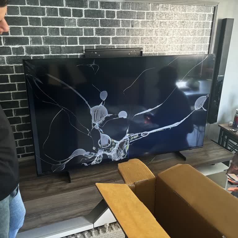 Teslimatta Kırık Televizyon Ve 1 Haftadır Çözülmeyen Mağduriyet