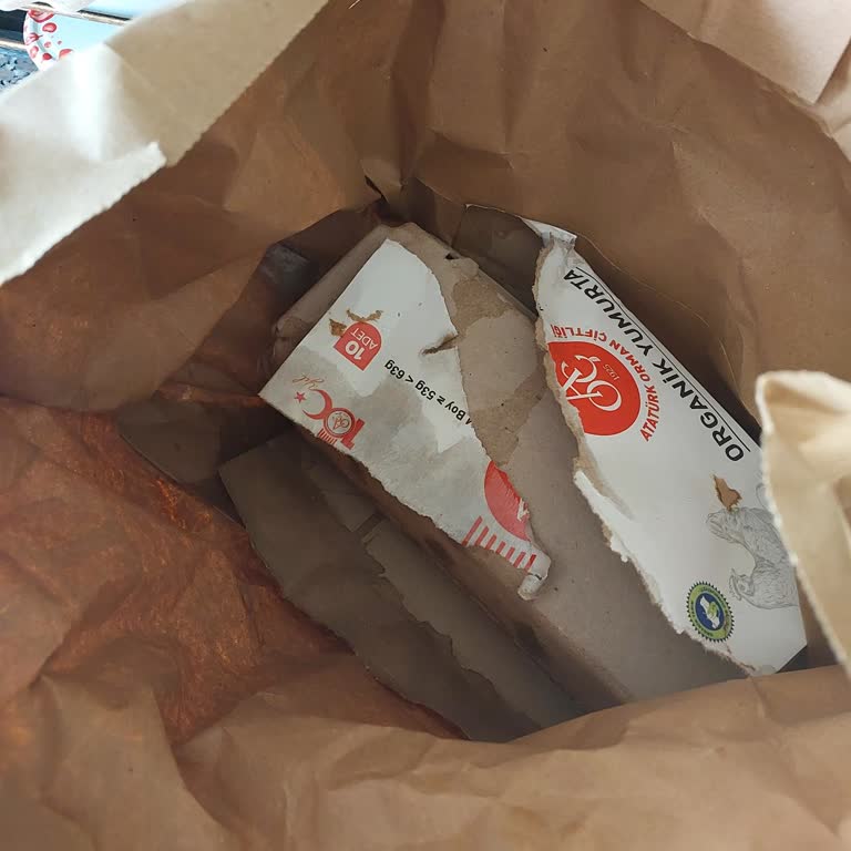 Kırık Yumurtalar Ve Yetersiz İade Süreci Müşteri Mağduriyetine Yol Açıyor