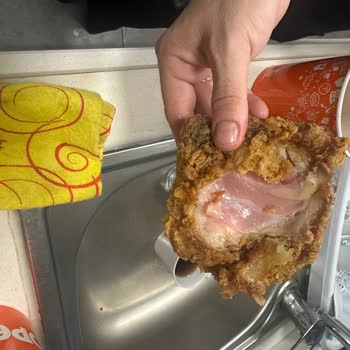 Pişmemiş Çıtır Tavuk Nedeniyle Hayal Kırıklığı Ve Sağlık Riski