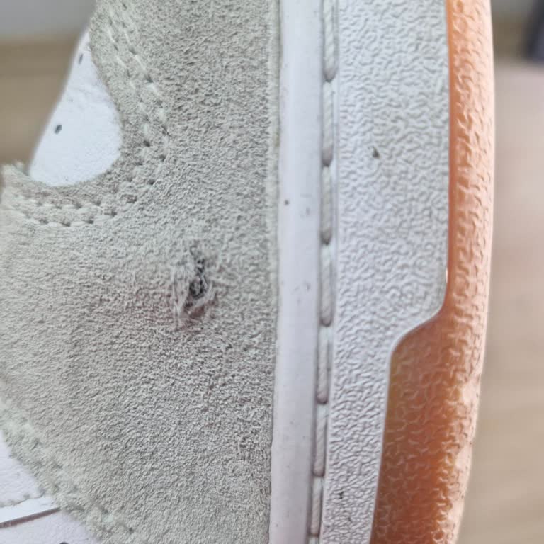Yeni Alınan Converse Ayakkabının Kısa Sürede Yırtılması