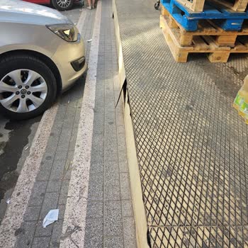 Şok Market Önündeki Tehlikeli Metal Parça Yüzünden Yaşanan Yaralanma