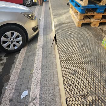 Şok Market Önündeki Tehlikeli Metal Parça Yüzünden Yaşanan Yaralanma