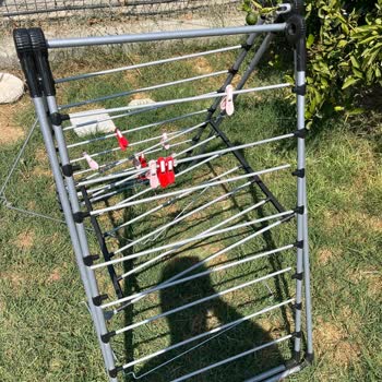 Az Kullanımla Çamaşır Kurutmalığın Plastik Bağlantıları Kısa Sürede Kırıldı