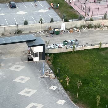 Mahalledeki Çöp Sorunu Ve Toprak Yol Nedeniyle Yaşanan Mağduriyet