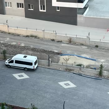 Mahalledeki Çöp Sorunu Ve Toprak Yol Nedeniyle Yaşanan Mağduriyet