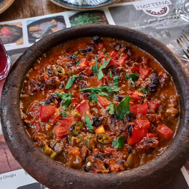 Menüdeki Yemeklerin Eksikliği Ve Yetersiz Hizmet Nedeniyle Yaşanan Mağduriyet