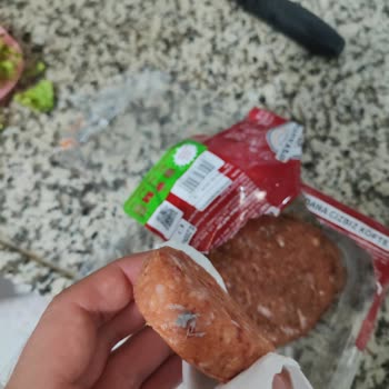 Köftenin İçinden Yabancı Madde Çıktı, İade Sürecinde Mağdur Edildim!