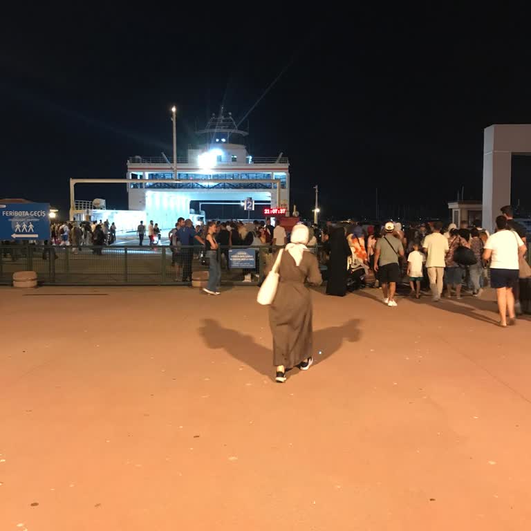 Pendik Terminalinde Sigara Yasağına Uyulmuyor, Denetim Yetersizliği Mağdur Ediyor