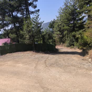 Çamlıyayla Belediyesi Evimin Önündeki Toprak Yokuş Araçlar İçin Tehlike Oluşturuyor