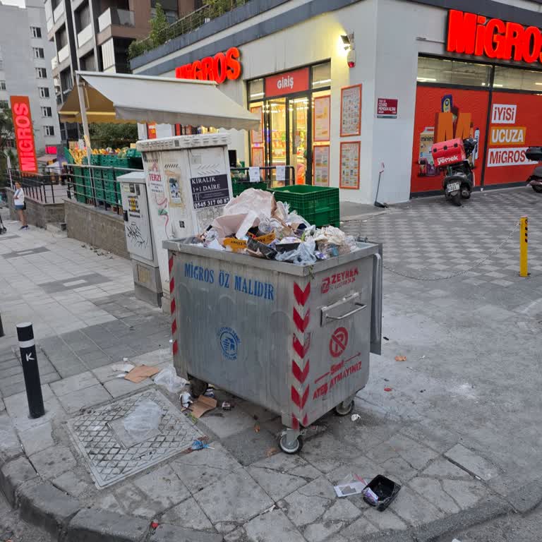 Migros Göztepe Şubesinde Çöplerden Kaynaklı Hijyen Ve Çevre Kirliliği Sorunu