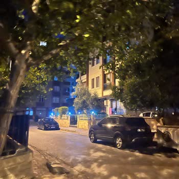 Sokakta Biriken Büyük Eşyalar Mahallede Çevre Ve Sağlık Sorunu Yaratıyor