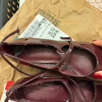 Pull&Bear, zapatillas sucias en mi pedido, solicito solución