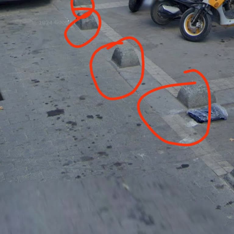 Kaldırımdaki Taşlar Yayalar İçin Tehlike Oluşturuyor, Acil Önlem Alınmalı