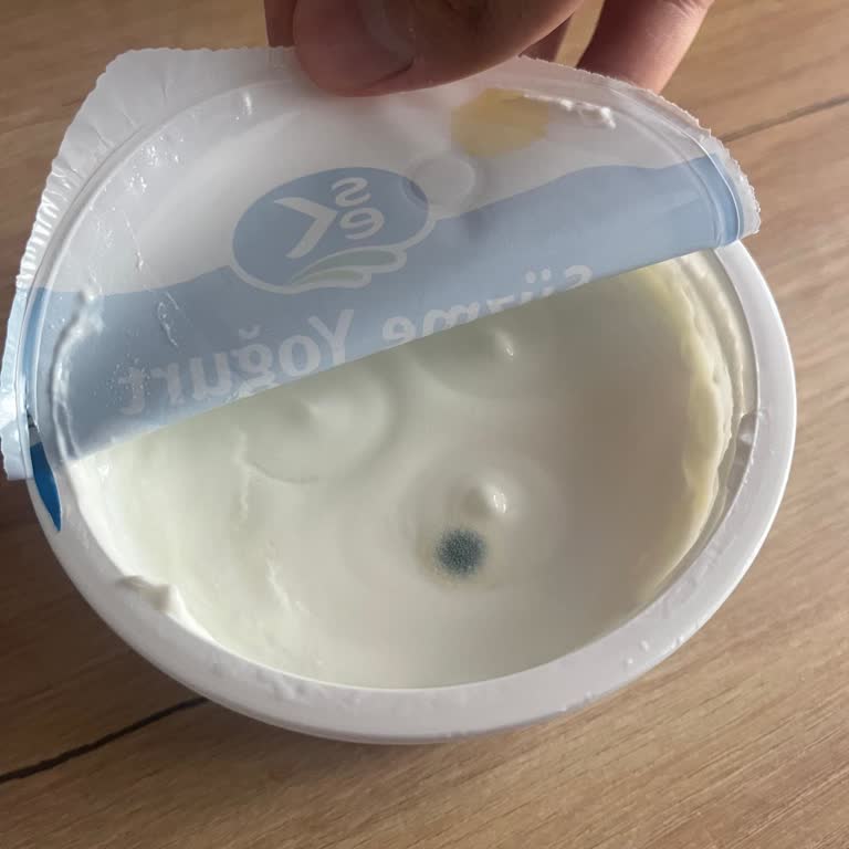 Aldığım Sek Süzme Yoğurtta Küf Çıkması Ve İade Sorunu