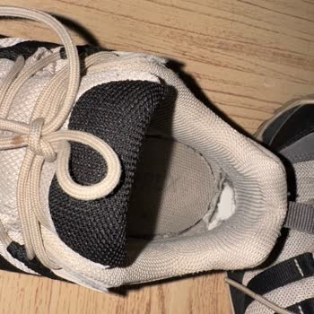 Kısa Sürede Deforme Olan Ayakkabı İçin Garanti Talebim Reddedildi, Mağduriyetimin Giderilmesini İstiyorum