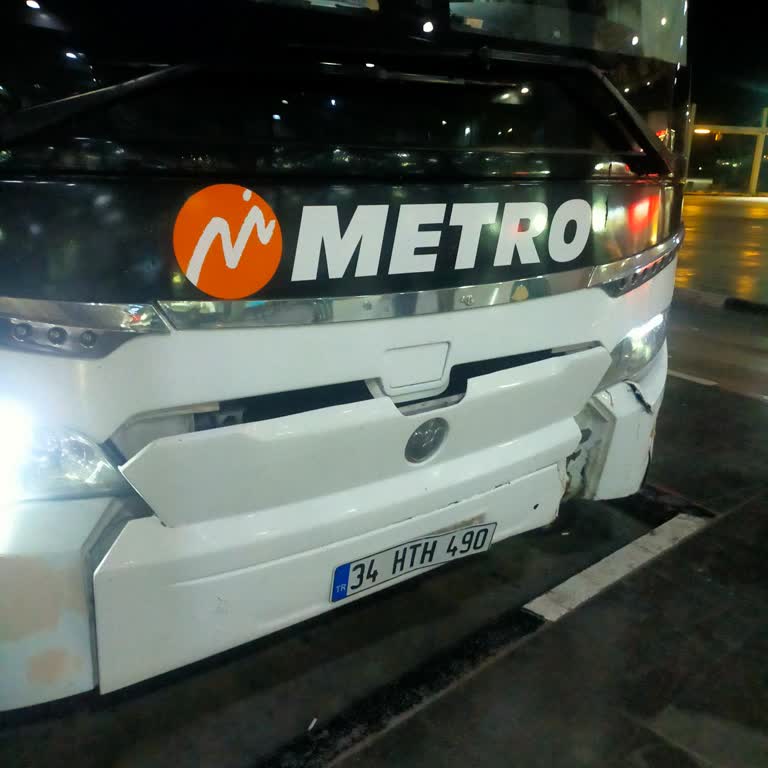 Hasarlı Otobüsle Yaşanan Uzun Gecikme Ve Mağduriyet