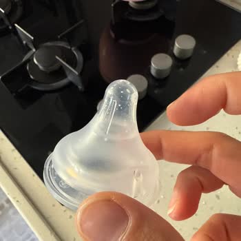 Lansinoh Biberon Emziği İlk Kullanımdan İtibaren Çöküyor