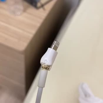 Yanlış Ürün Ve İlgisizlik Sonucu Şarj Kablosu Elimde Yandı, Güvenliğim Tehlikede