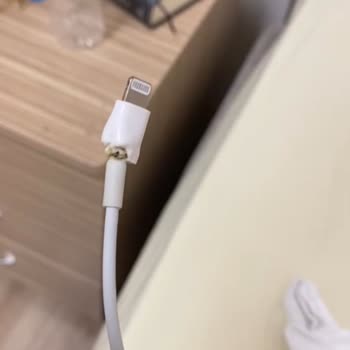 Yanlış Ürün Ve İlgisizlik Sonucu Şarj Kablosu Elimde Yandı, Güvenliğim Tehlikede