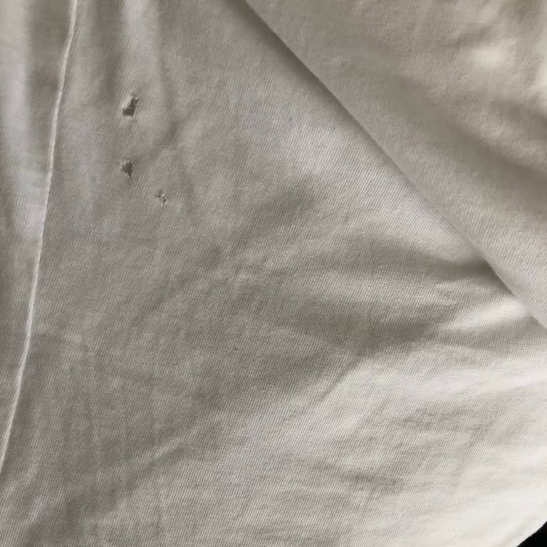 Lee Jeans T-shirt İlk Yıkamada Delindi: Beklenmedik Kalite Sorunu